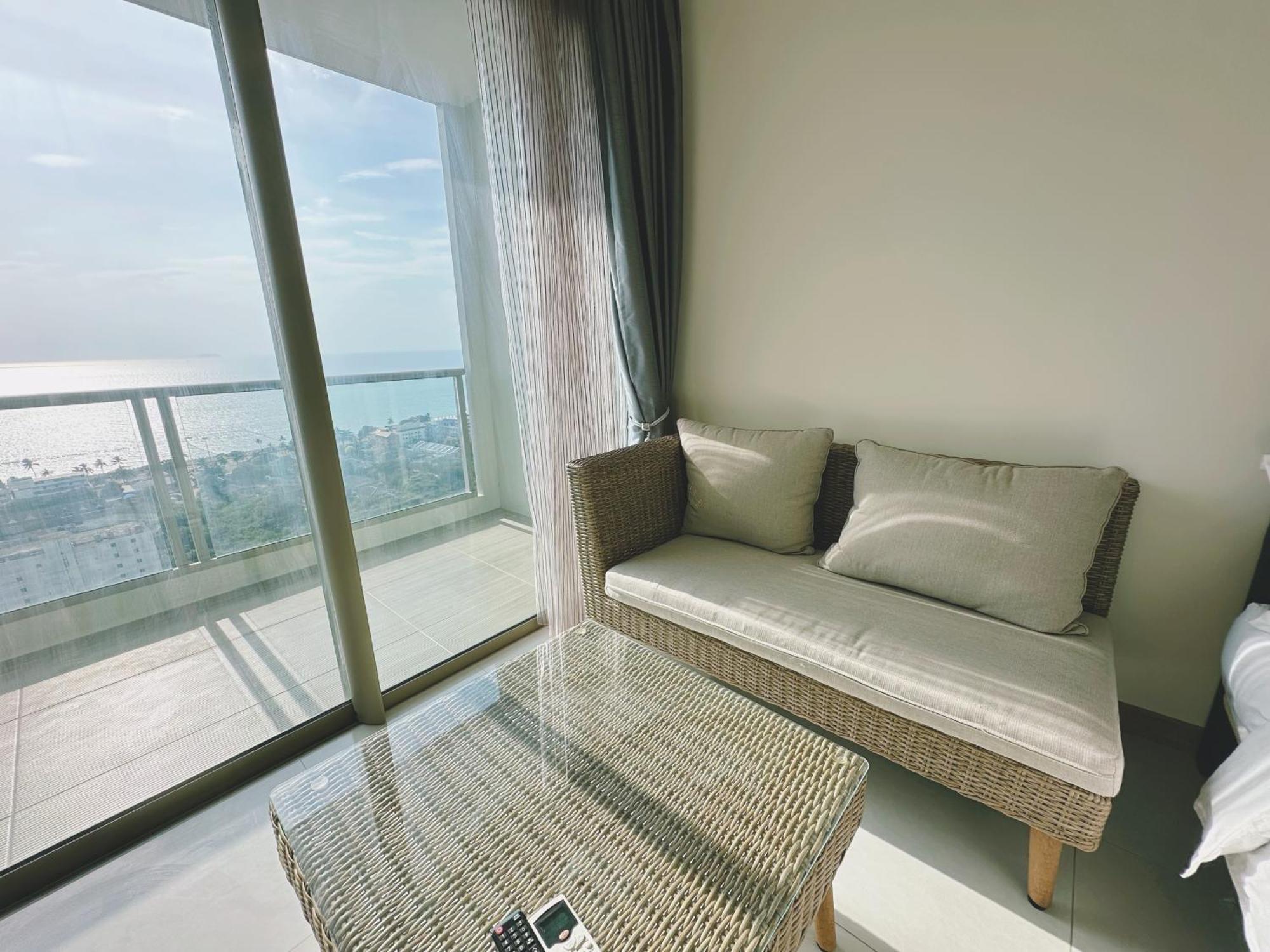 Riviera Jomtien By Daisy Pattaya 2 Apartment Ngoại thất bức ảnh