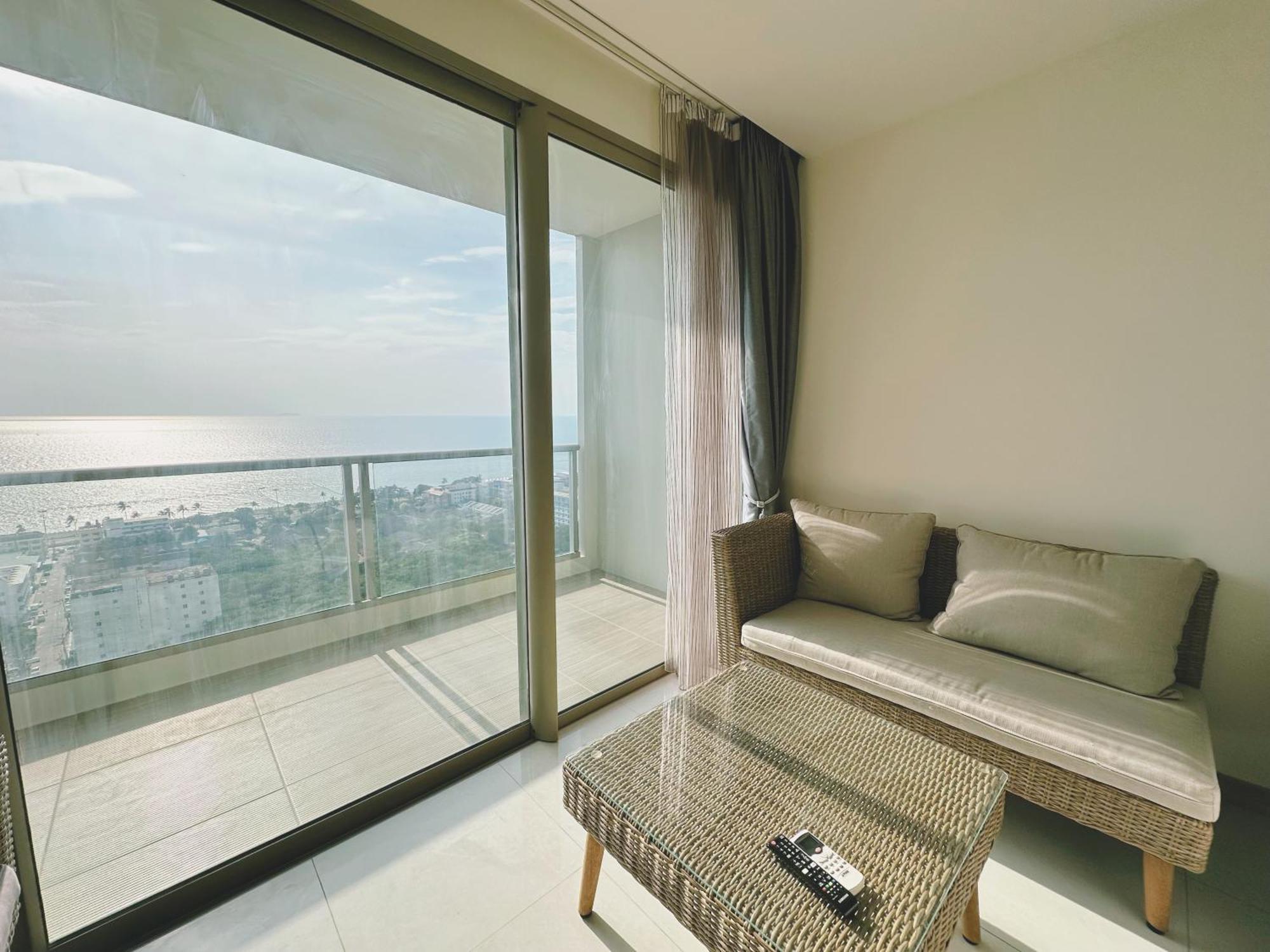 Riviera Jomtien By Daisy Pattaya 2 Apartment Ngoại thất bức ảnh