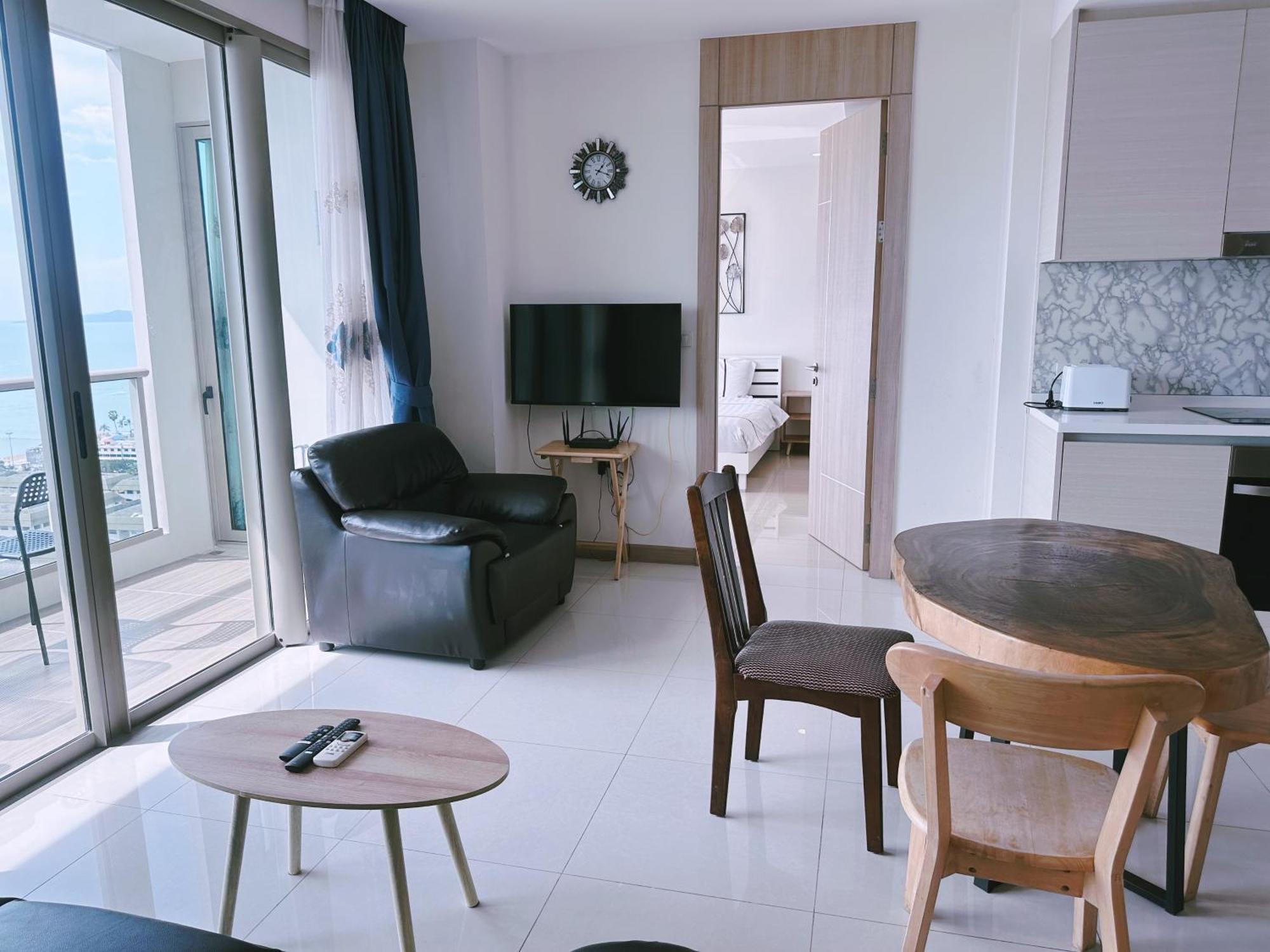 Riviera Jomtien By Daisy Pattaya 2 Apartment Ngoại thất bức ảnh